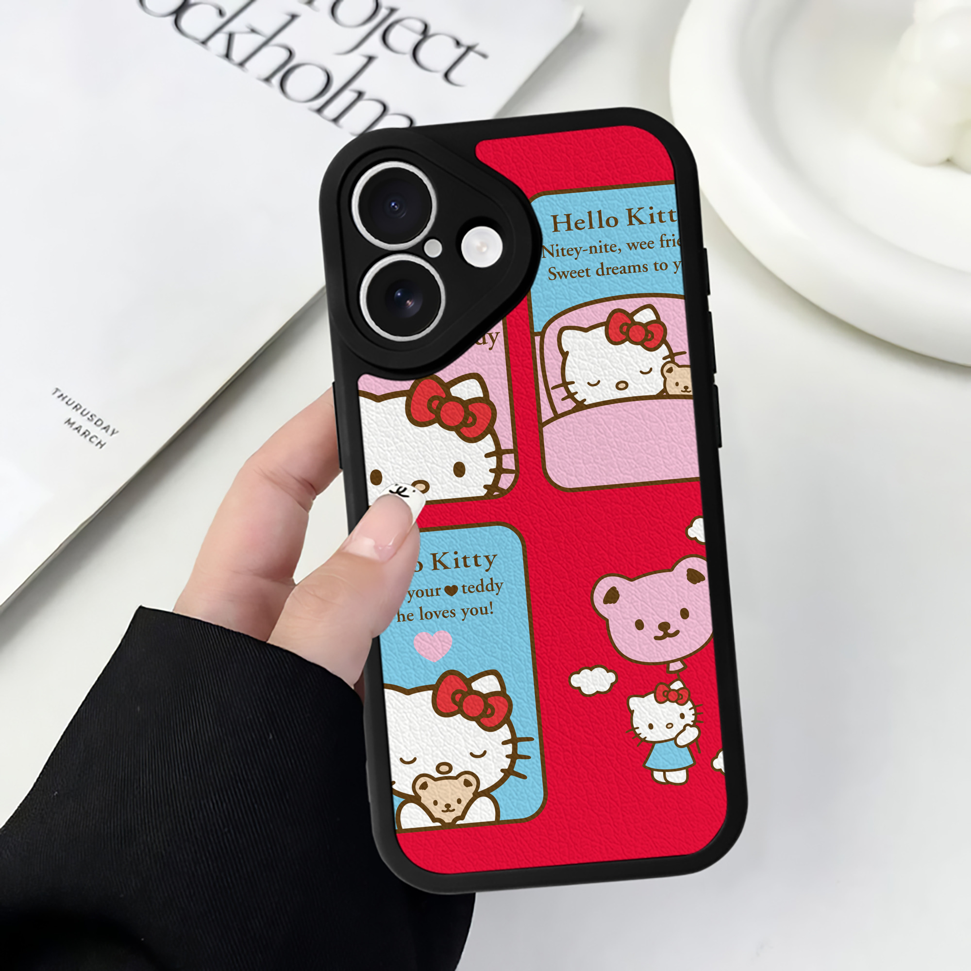 （画像用） Hello Kitty ハローキティ 【iPhone 16シリーズ対応】シリコンスマホケース（レザー調） 材質：シリコン